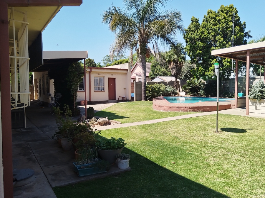 4 Bedroom Property for Sale in Vanderbijlpark SE 7 Gauteng