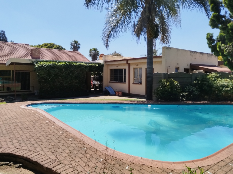 4 Bedroom Property for Sale in Vanderbijlpark SE 7 Gauteng