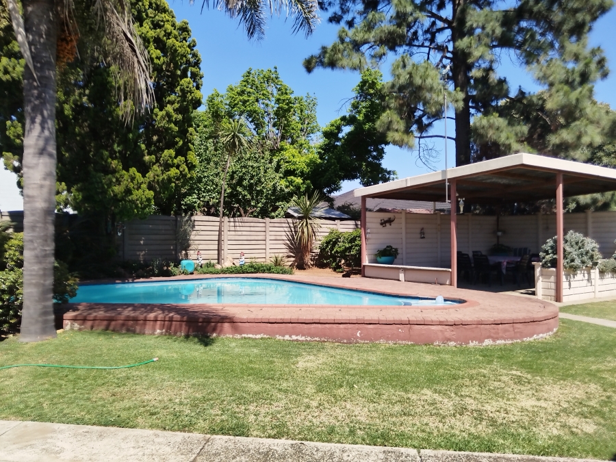 4 Bedroom Property for Sale in Vanderbijlpark SE 7 Gauteng