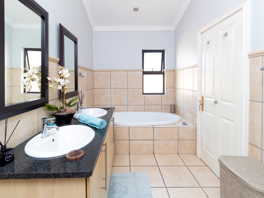 4 Bedroom Property for Sale in North Riding Gauteng