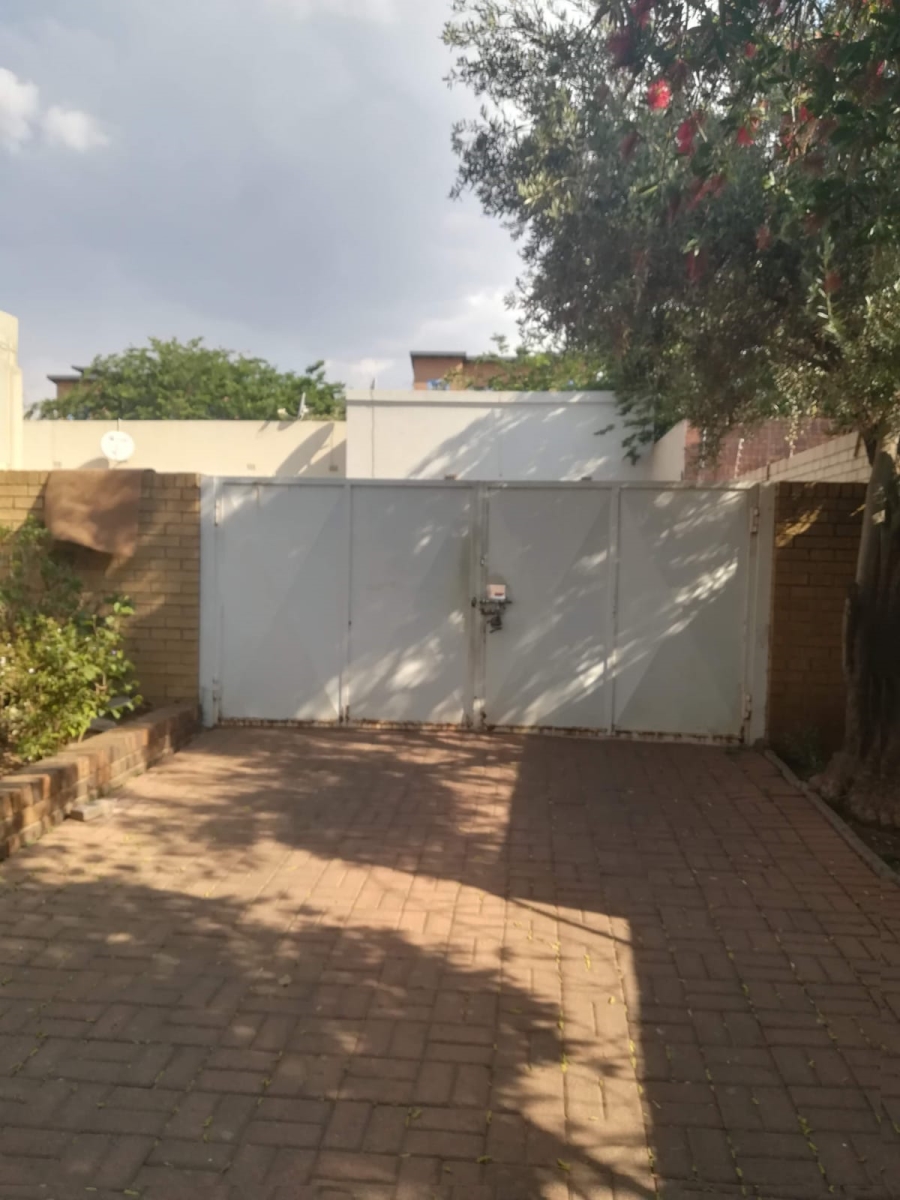 To Let 3 Bedroom Property for Rent in West Turffontein Gauteng