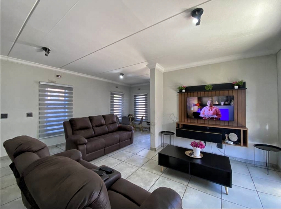 To Let 3 Bedroom Property for Rent in South Hills Gauteng