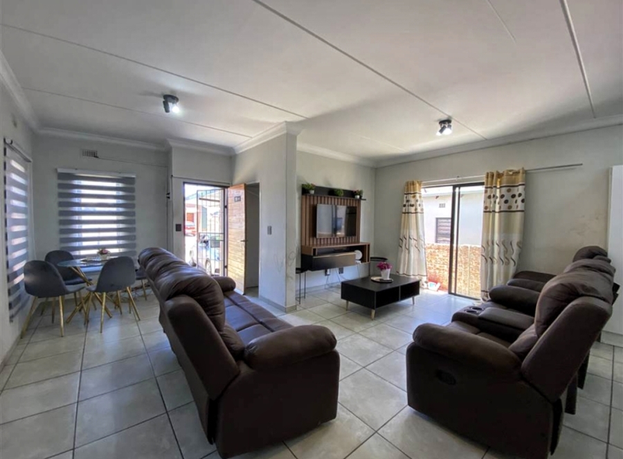 To Let 3 Bedroom Property for Rent in South Hills Gauteng