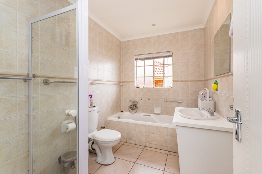 3 Bedroom Property for Sale in Erasmuskloof Gauteng