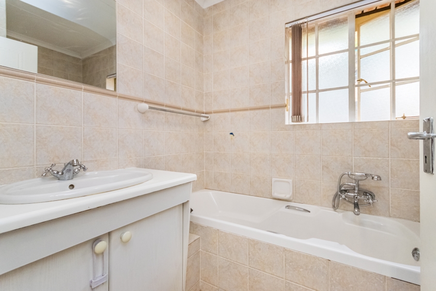 3 Bedroom Property for Sale in Erasmuskloof Gauteng