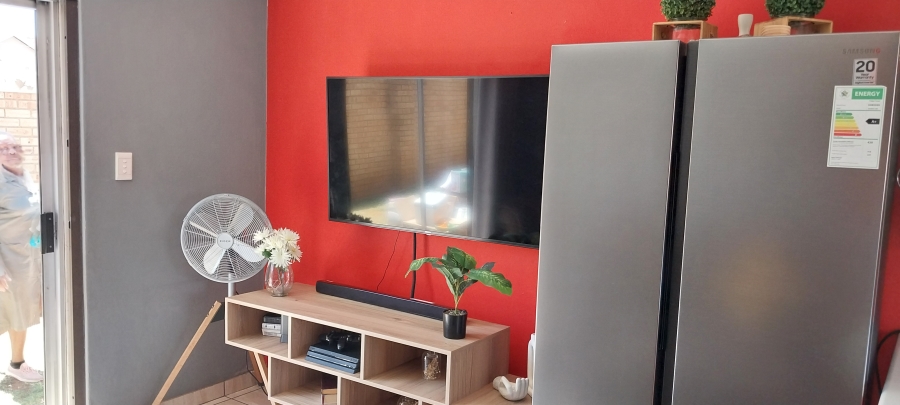 To Let 2 Bedroom Property for Rent in Witpoortjie Gauteng