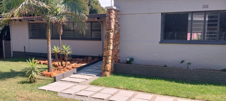 To Let 3 Bedroom Property for Rent in Monument Gauteng