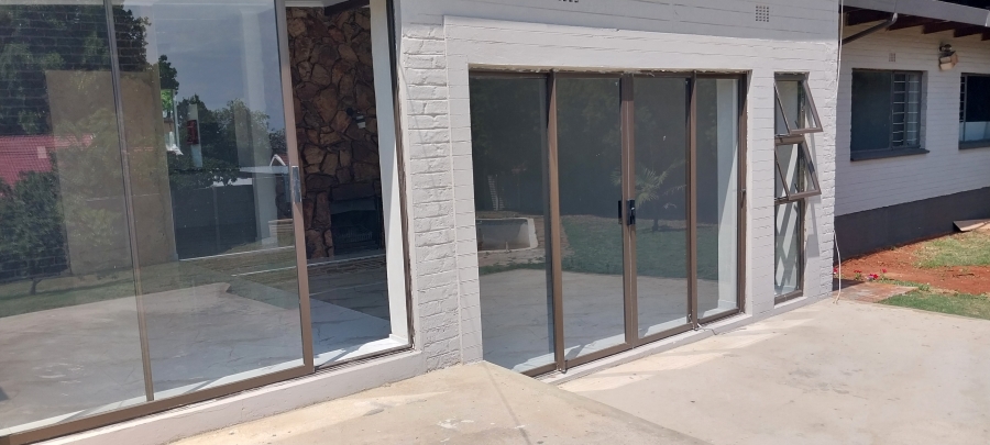 To Let 3 Bedroom Property for Rent in Monument Gauteng