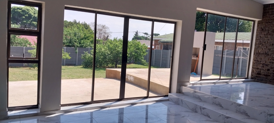 To Let 3 Bedroom Property for Rent in Monument Gauteng