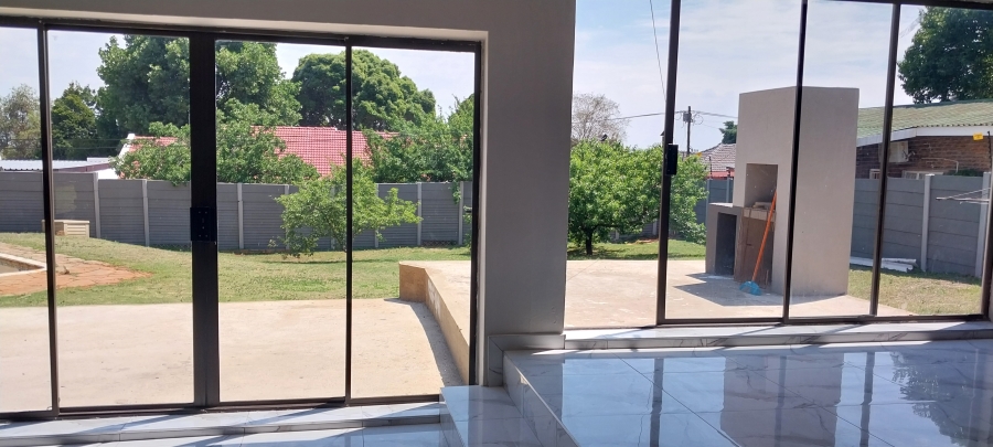 To Let 3 Bedroom Property for Rent in Monument Gauteng