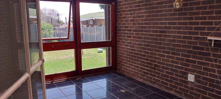 To Let 3 Bedroom Property for Rent in Monument Gauteng