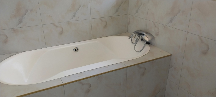 To Let 3 Bedroom Property for Rent in Monument Gauteng