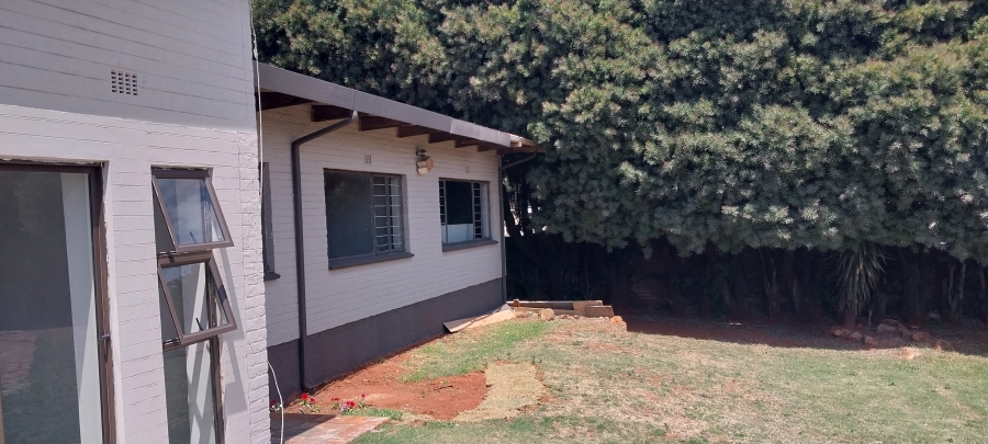 To Let 3 Bedroom Property for Rent in Monument Gauteng