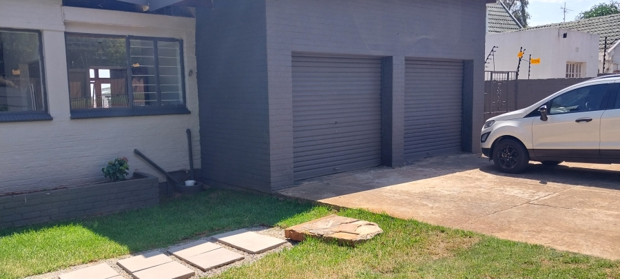 To Let 3 Bedroom Property for Rent in Monument Gauteng