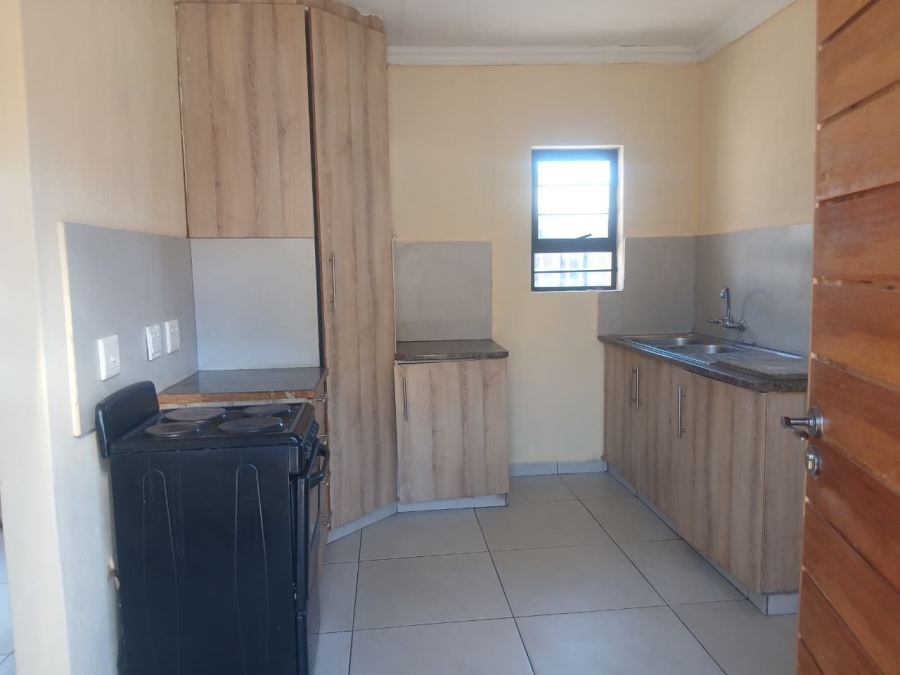 To Let 2 Bedroom Property for Rent in Rensburg Gauteng