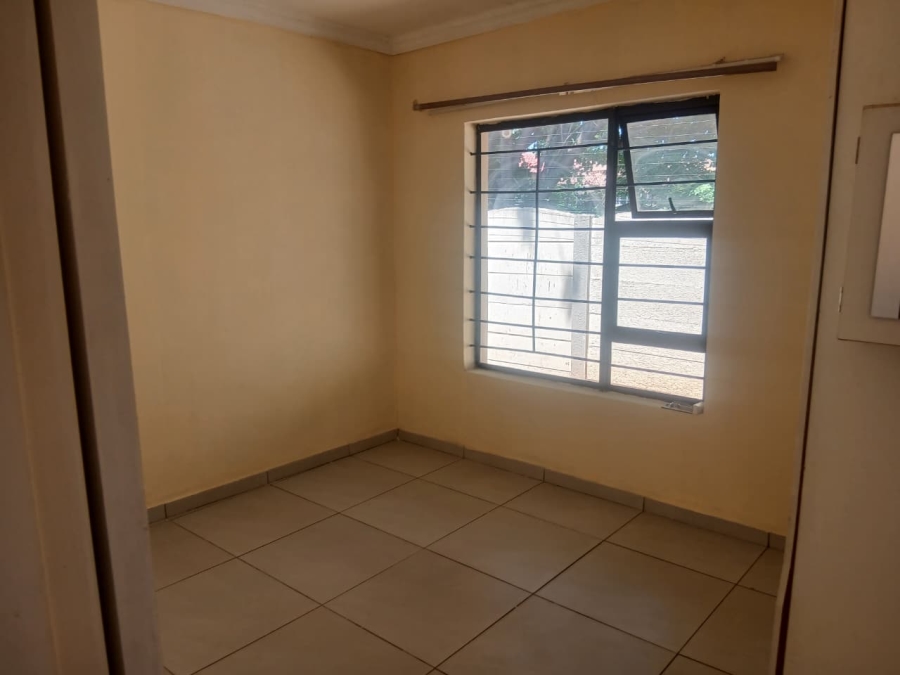 To Let 2 Bedroom Property for Rent in Rensburg Gauteng