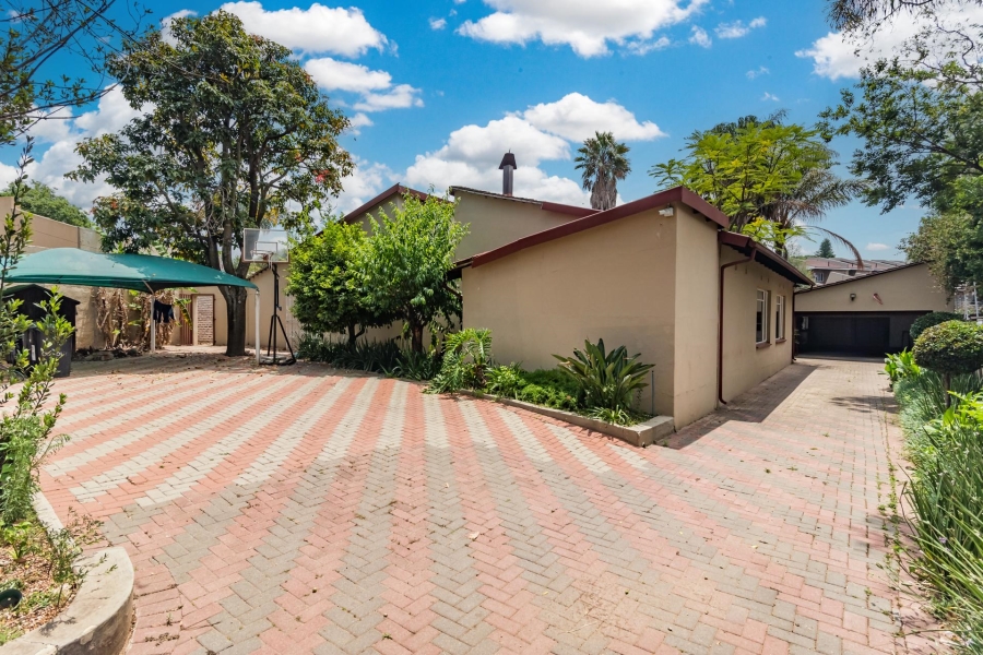 5 Bedroom Property for Sale in Weltevreden Park Gauteng