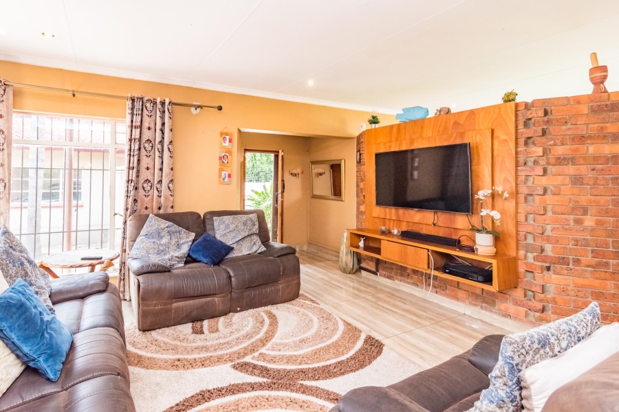 5 Bedroom Property for Sale in Weltevreden Park Gauteng