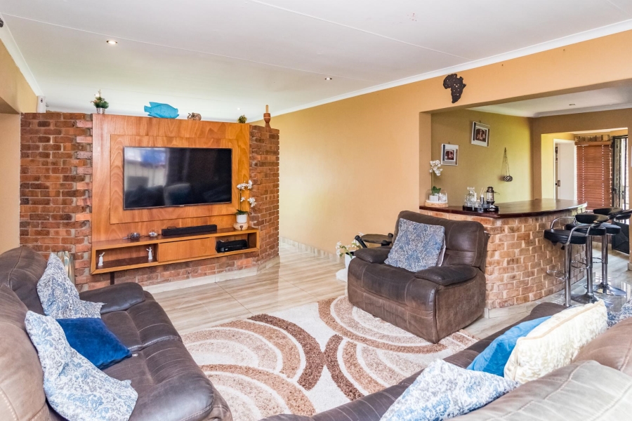5 Bedroom Property for Sale in Weltevreden Park Gauteng