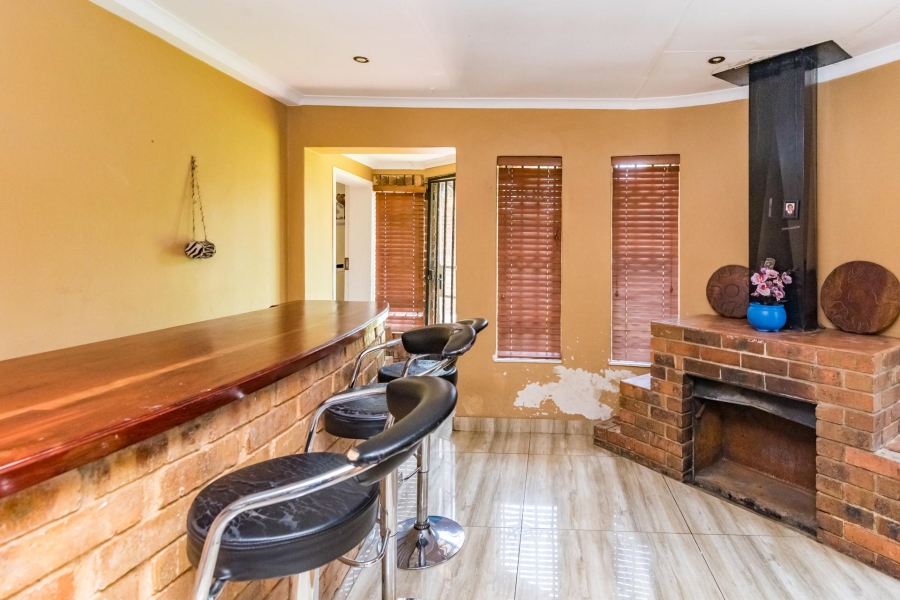 5 Bedroom Property for Sale in Weltevreden Park Gauteng