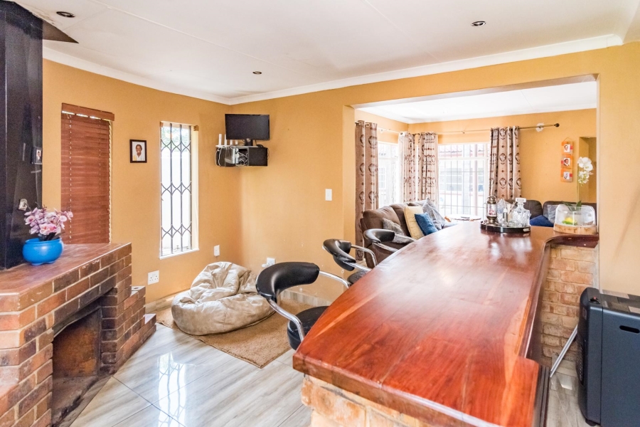 5 Bedroom Property for Sale in Weltevreden Park Gauteng