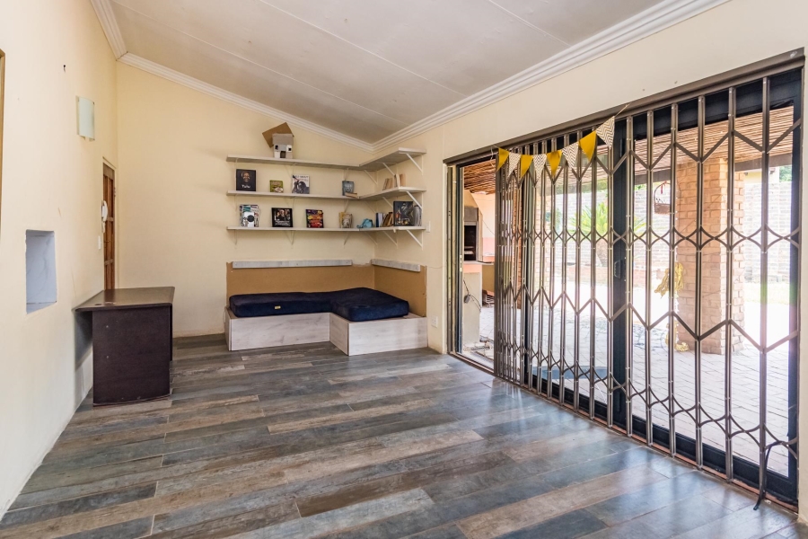 5 Bedroom Property for Sale in Weltevreden Park Gauteng