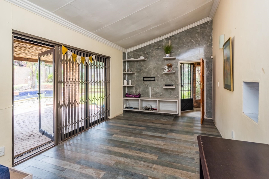 5 Bedroom Property for Sale in Weltevreden Park Gauteng