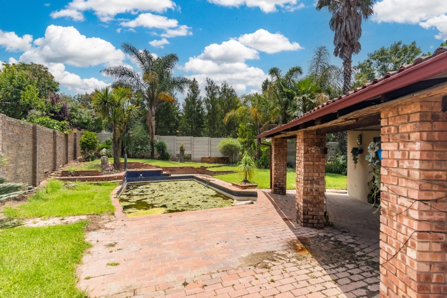 5 Bedroom Property for Sale in Weltevreden Park Gauteng