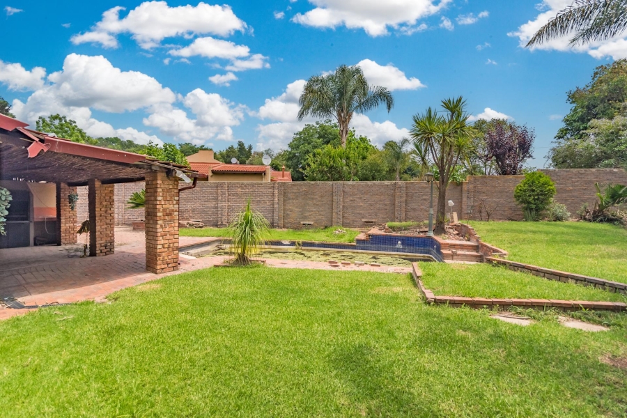 5 Bedroom Property for Sale in Weltevreden Park Gauteng