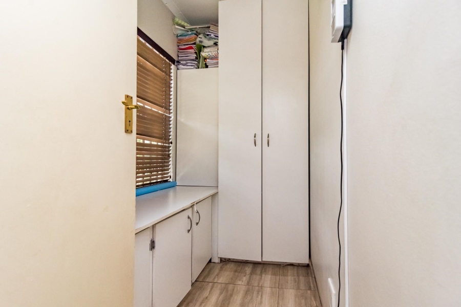 5 Bedroom Property for Sale in Weltevreden Park Gauteng