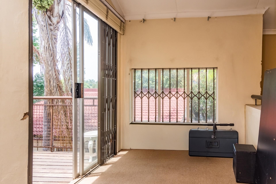 5 Bedroom Property for Sale in Weltevreden Park Gauteng