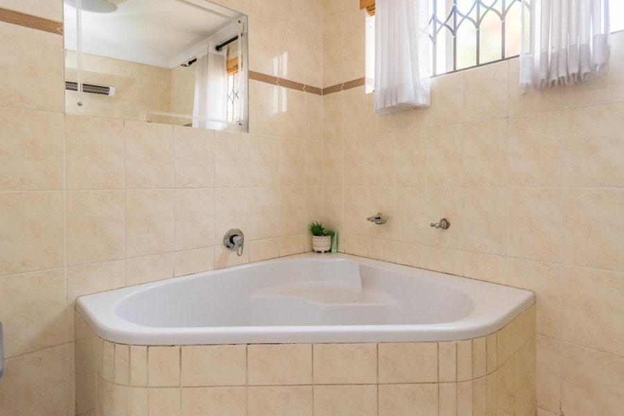 5 Bedroom Property for Sale in Weltevreden Park Gauteng