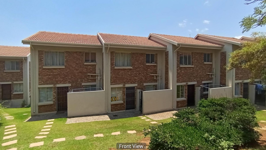 2 Bedroom Property for Sale in La Montagne Gauteng