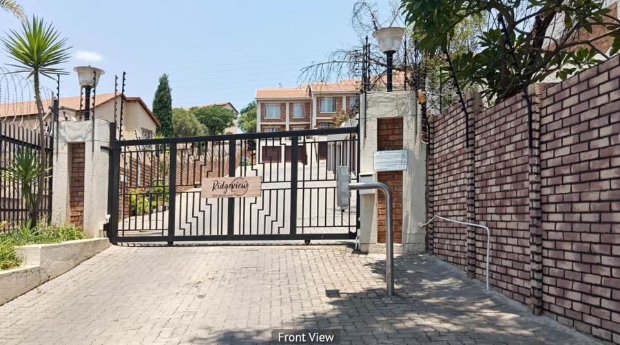 2 Bedroom Property for Sale in La Montagne Gauteng