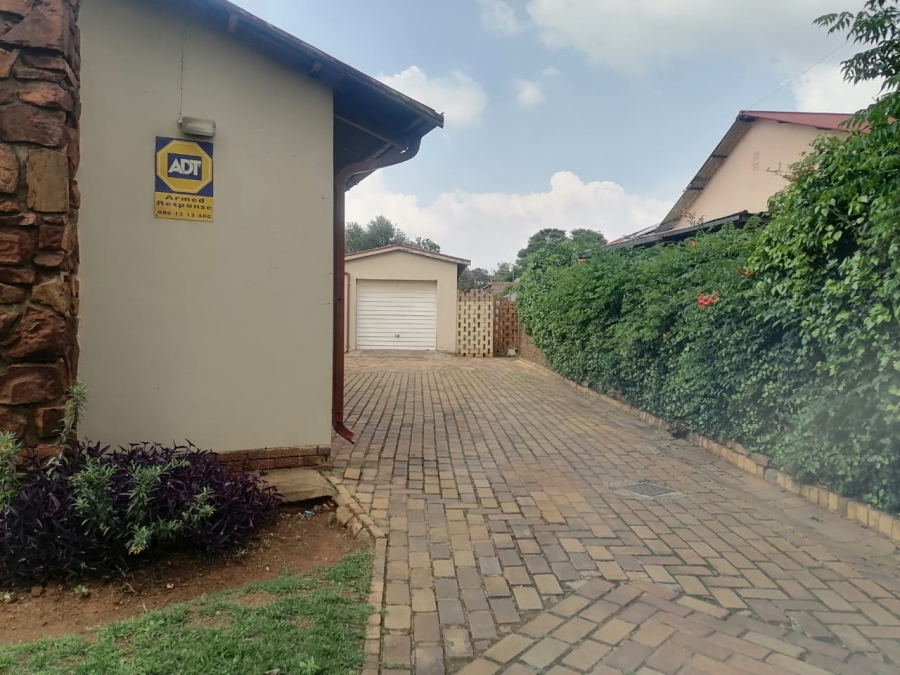 3 Bedroom Property for Sale in Clayville East Gauteng