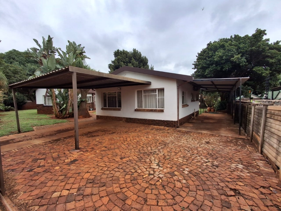 4 Bedroom Property for Sale in Dorandia Gauteng