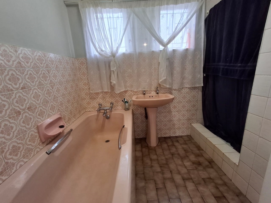 4 Bedroom Property for Sale in Dorandia Gauteng