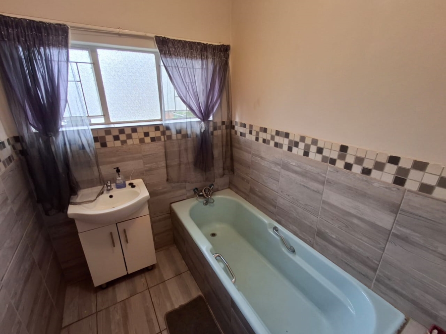 4 Bedroom Property for Sale in Dorandia Gauteng