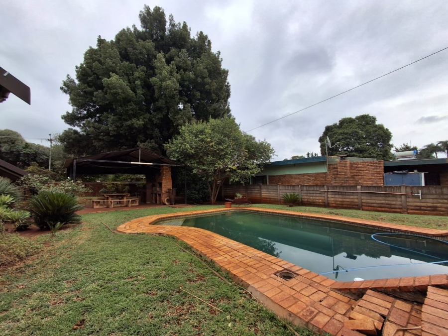 4 Bedroom Property for Sale in Dorandia Gauteng