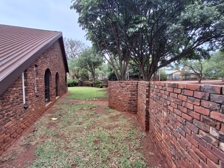 4 Bedroom Property for Sale in Dorandia Gauteng