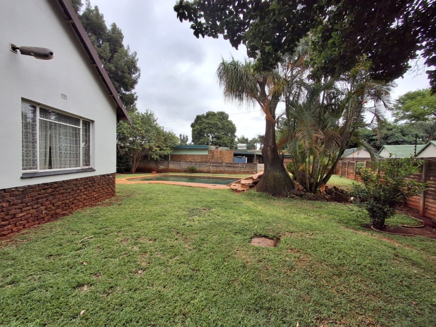 4 Bedroom Property for Sale in Dorandia Gauteng