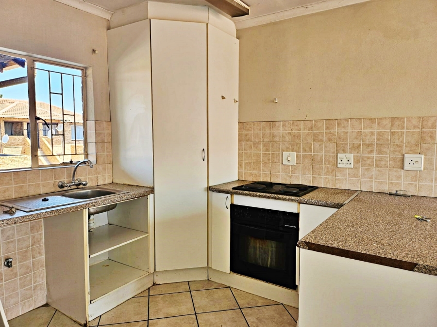 2 Bedroom Property for Sale in Glen Marais Gauteng