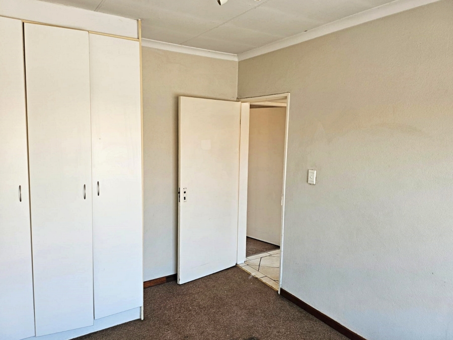2 Bedroom Property for Sale in Glen Marais Gauteng