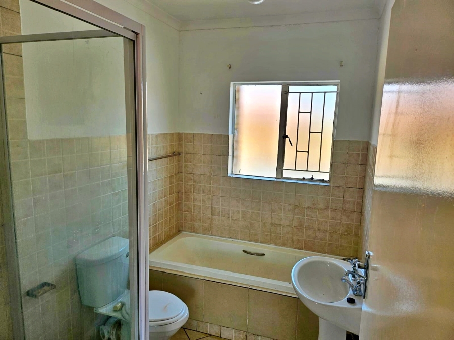 2 Bedroom Property for Sale in Glen Marais Gauteng