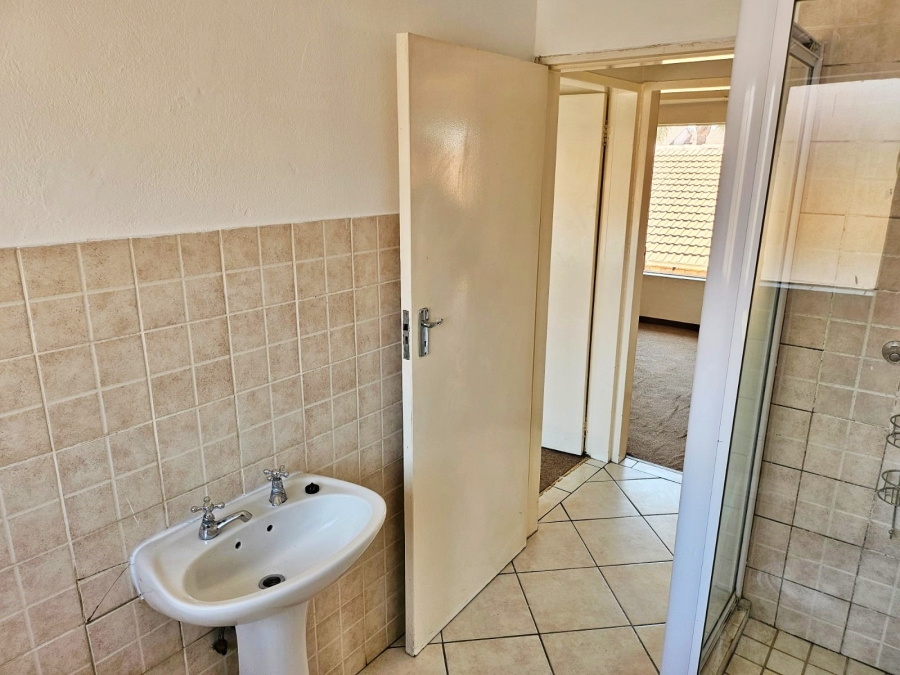 2 Bedroom Property for Sale in Glen Marais Gauteng