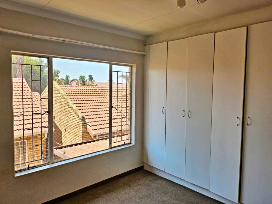 2 Bedroom Property for Sale in Glen Marais Gauteng