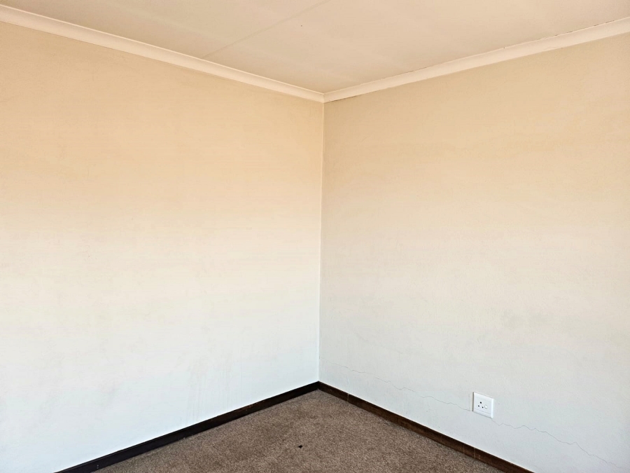 2 Bedroom Property for Sale in Glen Marais Gauteng