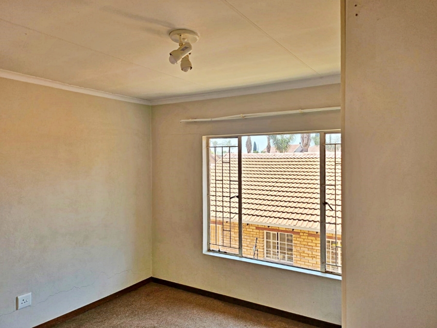 2 Bedroom Property for Sale in Glen Marais Gauteng