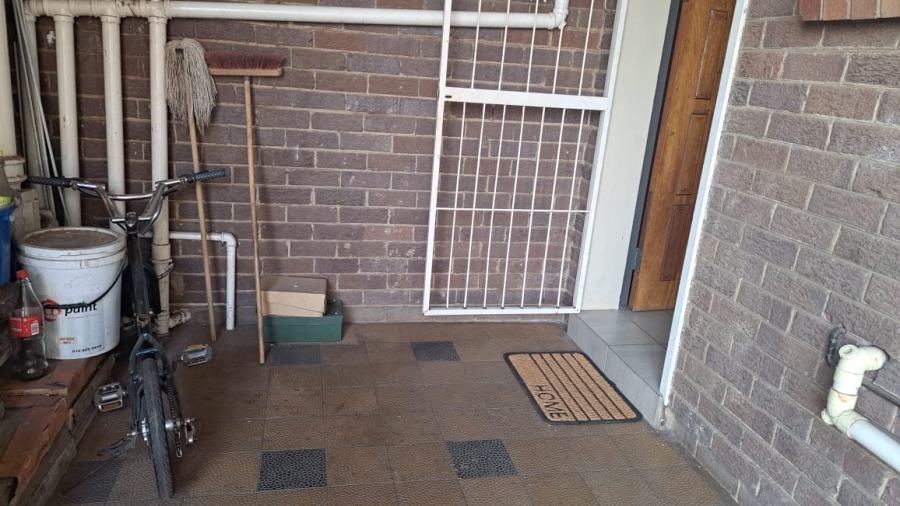 2 Bedroom Property for Sale in Vanderbijlpark Cw 6 Gauteng