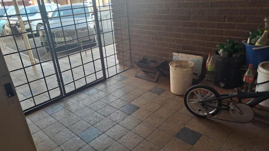 2 Bedroom Property for Sale in Vanderbijlpark Cw 6 Gauteng